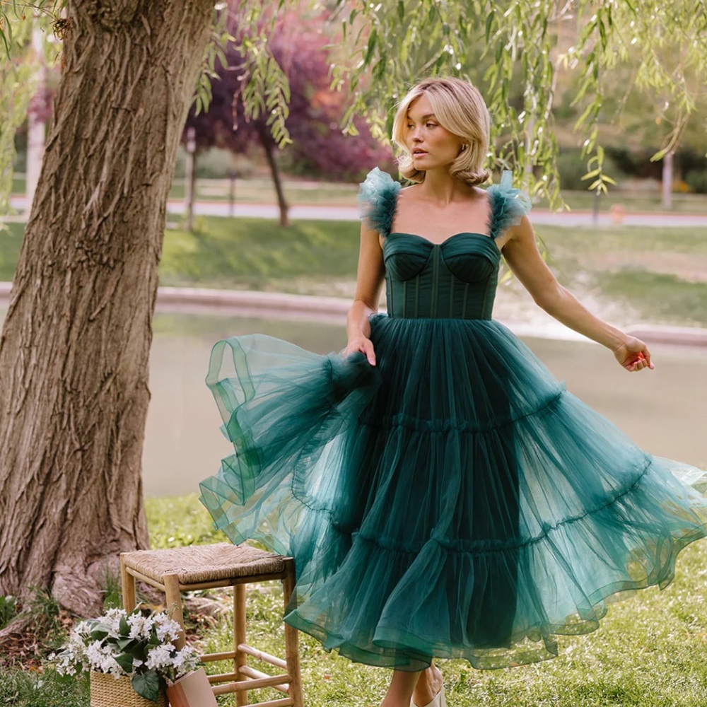 Ava Gowns Mia Dress in Forest Green size 4/6 (Empowering)